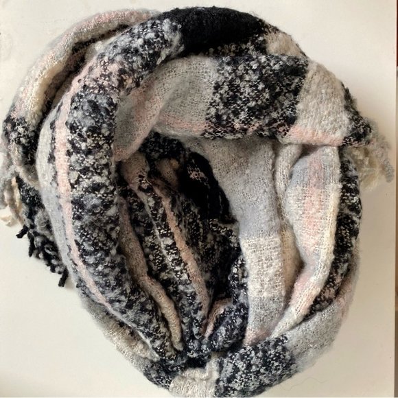 Loft Chunky Knit Checkered Scarf - Picture 10 of 10